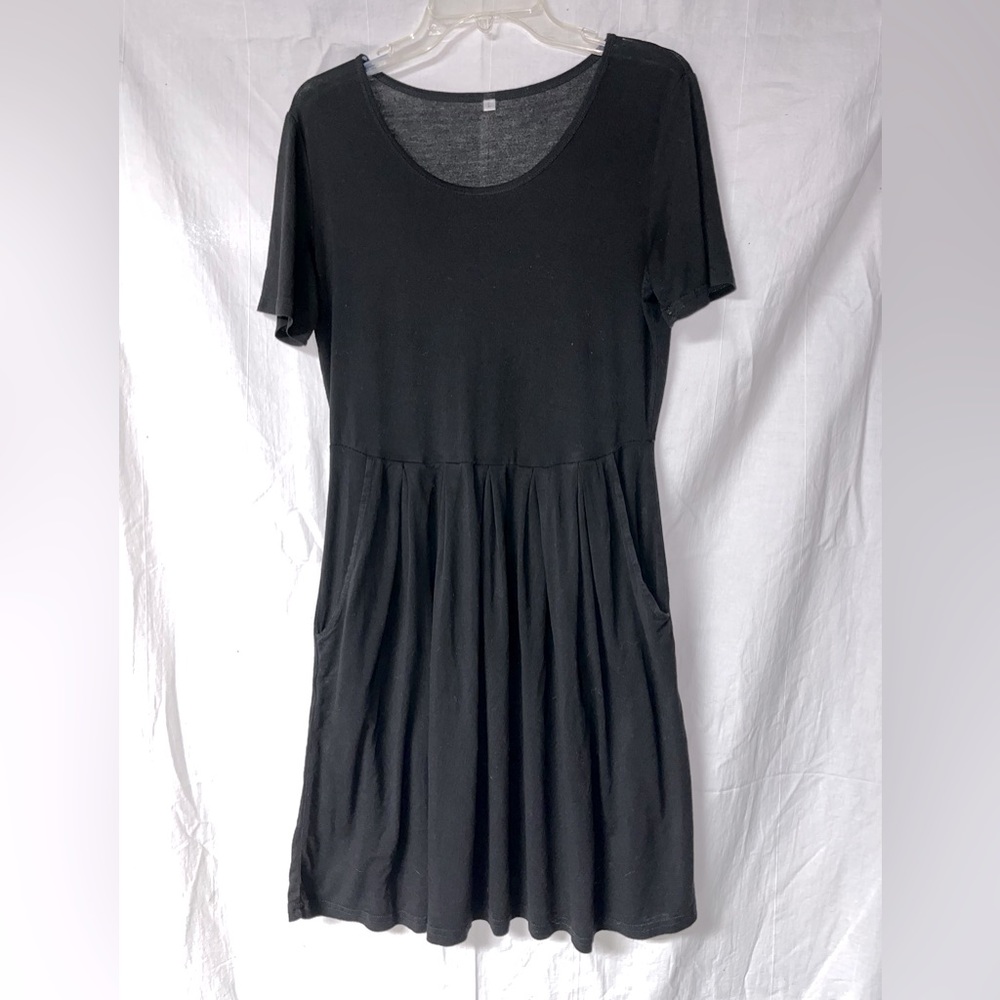Flowy black dress with pockets.